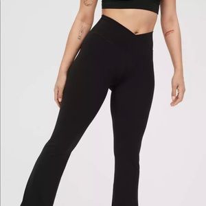 Crossover Flare leggings